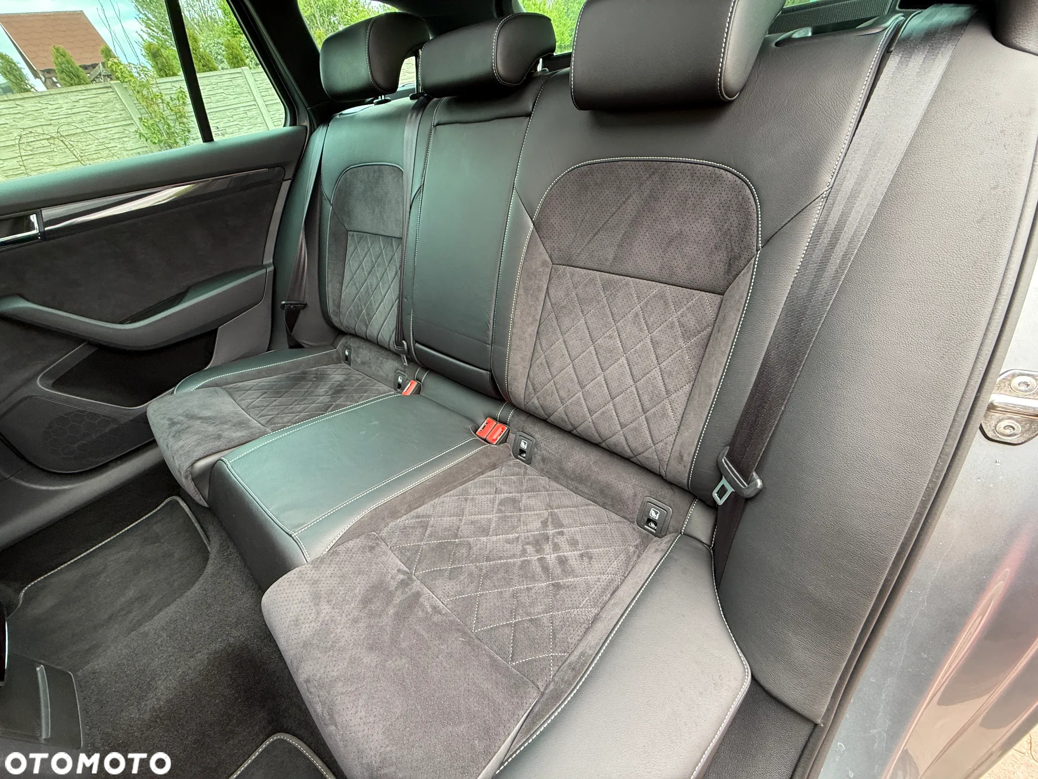 Skoda Superb Combi 2.0 TDI DSG Sportline - 19