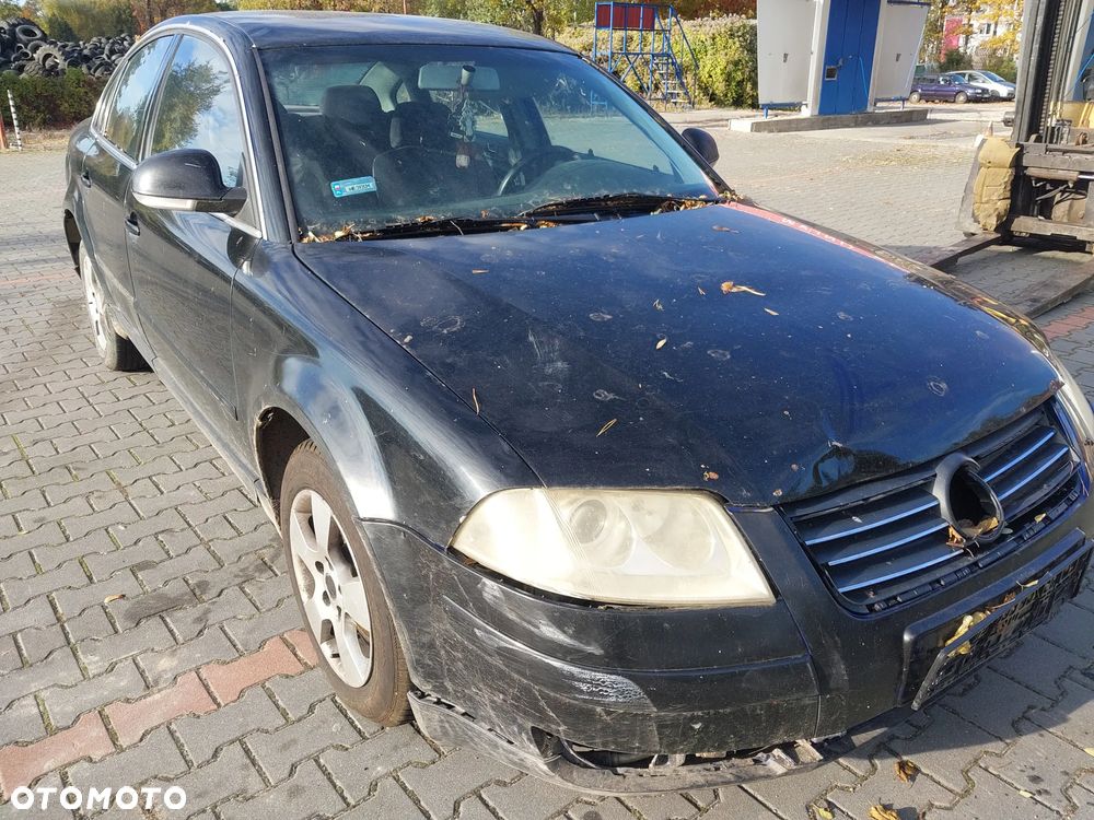 Volkswagen Passat B5 Lift FL sedan silnik 1.9 TDI AVB AWX AVF 130 KM turbina pompowtryski EGR alternator pompa sprężarka skrzynia biegów EEN dwumasa sprzęgło lewarek pedał drzwi maska zderzak klapa lusterko błotnik LO41 czarny belka zacisk pompa abs serwo hamulcowa szyba boczek mechanizm panel sterownik kierownica fotel podłokietnik pompka paliwa pływak przewód rura chłodnica intercooler lampa reflektor listwa zamek NA CZĘŚCI WSZYSTKIE CZĘŚCI - 3