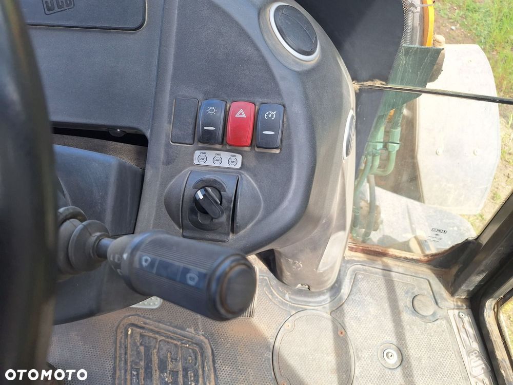 JCB 3Cx 4X4 - 12