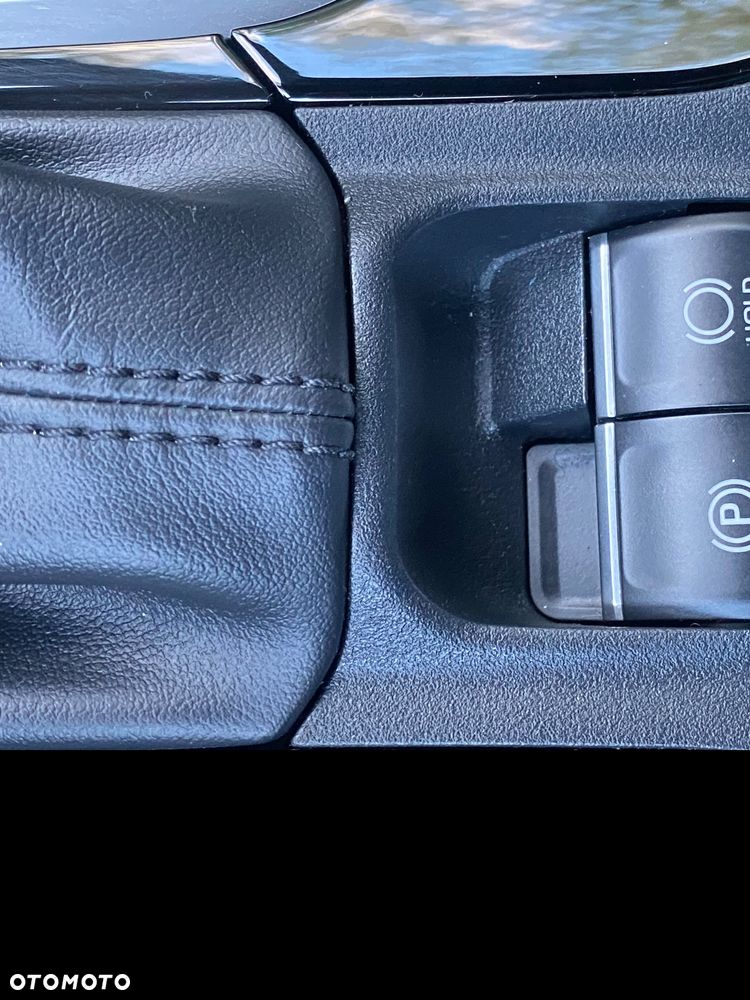 Toyota Corolla 1.8 Hybrid Comfort - 28