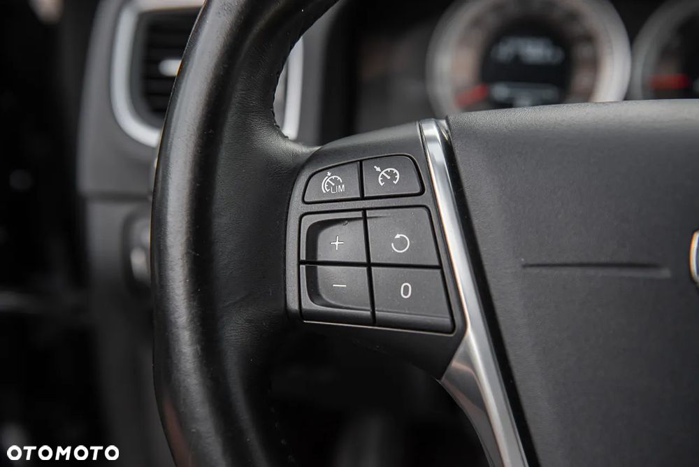 Volvo V60 T3 R-Design Summum - 18