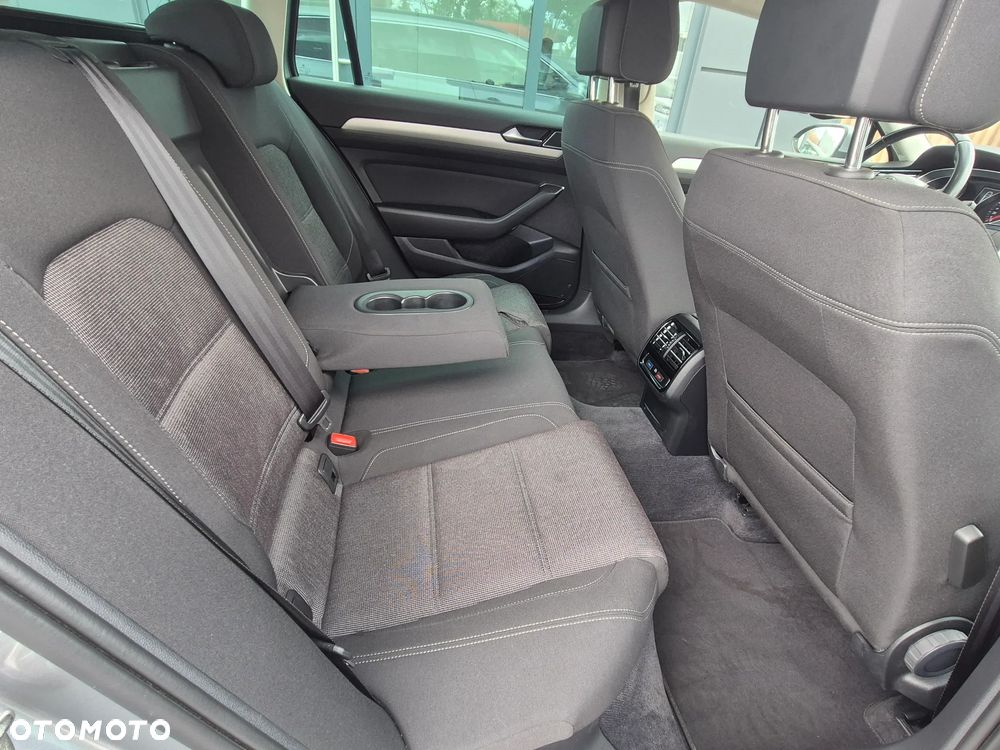 Volkswagen Passat - 27