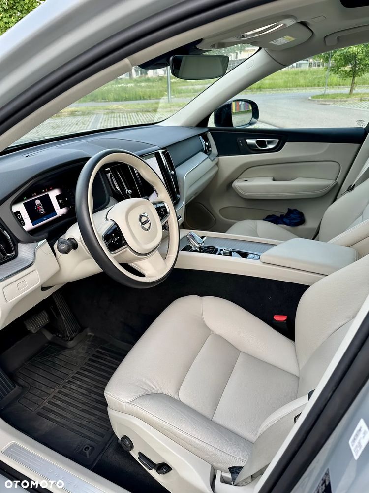 Volvo XC 60 B5 B AWD Plus Dark - 9