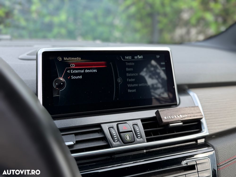 BMW Seria 2 218d - 26