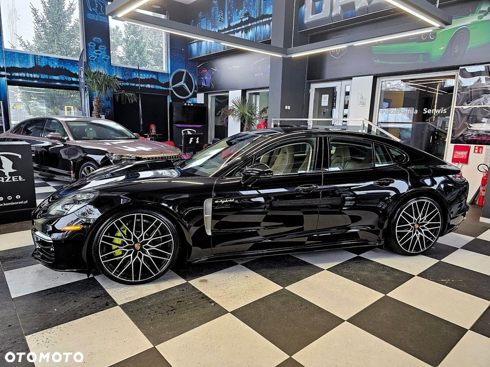 Porsche Panamera - 4
