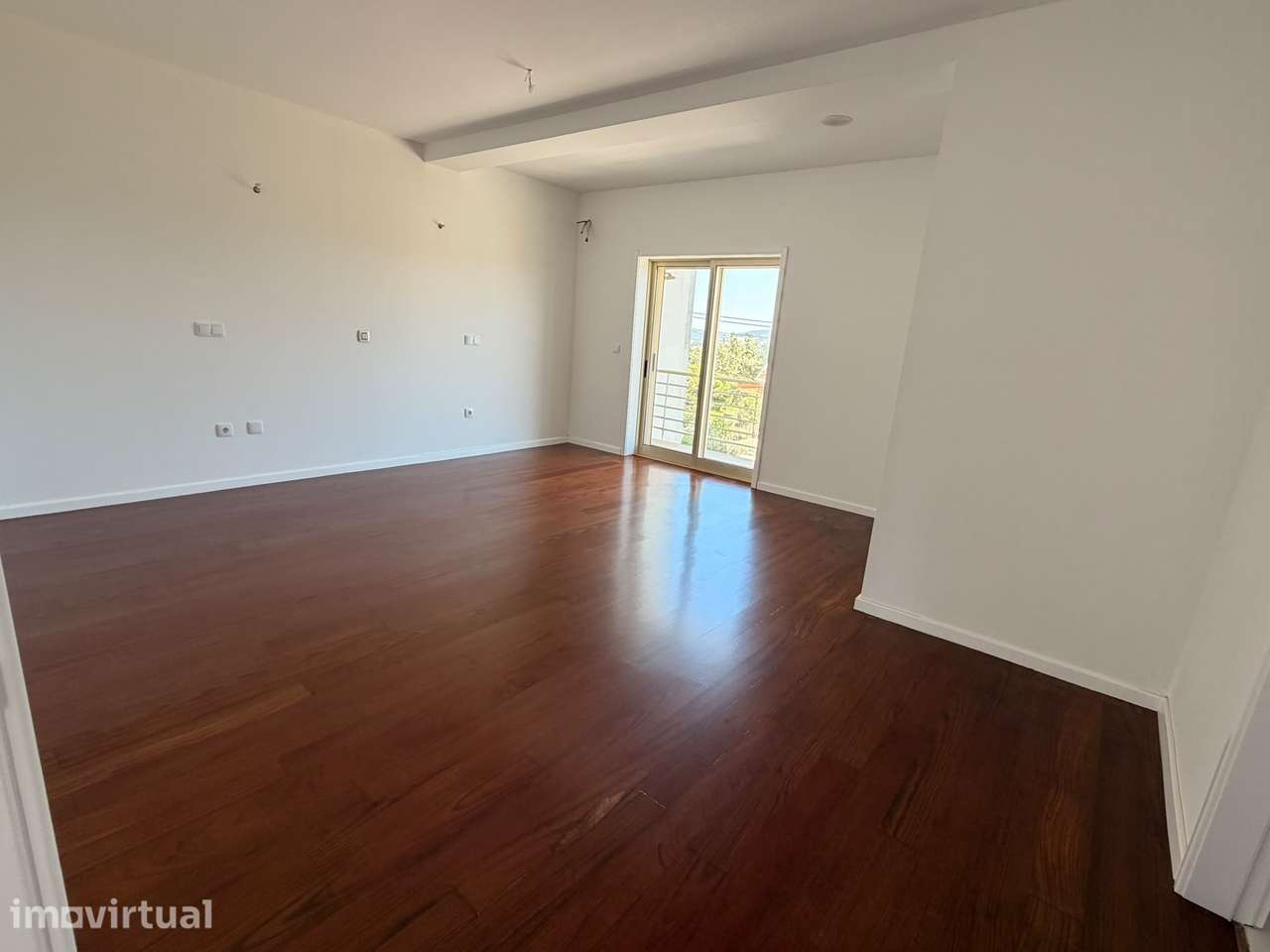 Moradia T3 com piscina, garagem e jardim - Grande imagem: 3/23