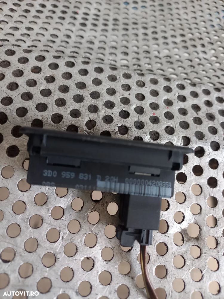 Buton Inchidere Portbagaj Soft Close Haion Hayon Audi A8 4H D4 An 2010-2011-2012-2013-2014-2015-2016-2017 Dezmembrez Audi A8 4H D4 3.0 Tdi Quattro Motor CDT Cutie MXU Volan Stanga - Dezmembrari Arad - 5