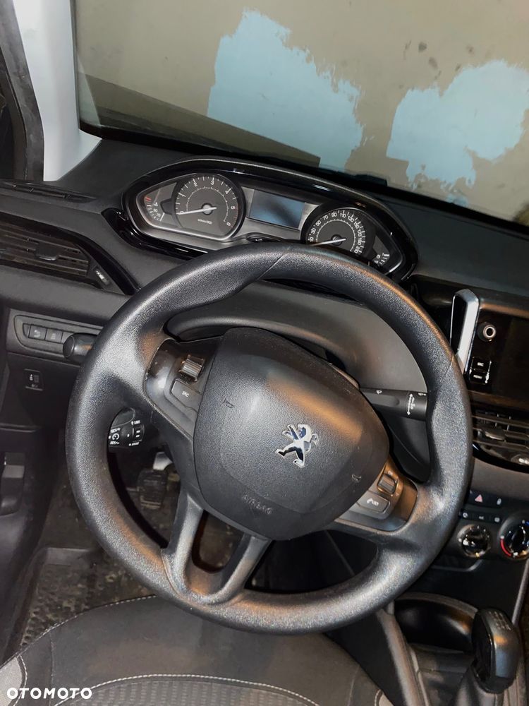 Peugeot 208 - 3