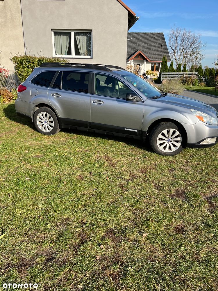 Subaru Outback 2010 photo 3