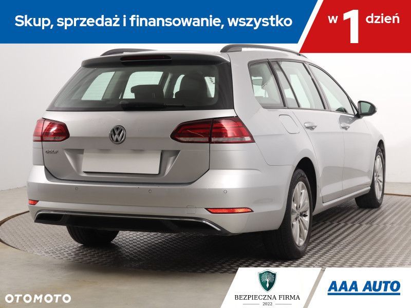 Volkswagen Golf - 6
