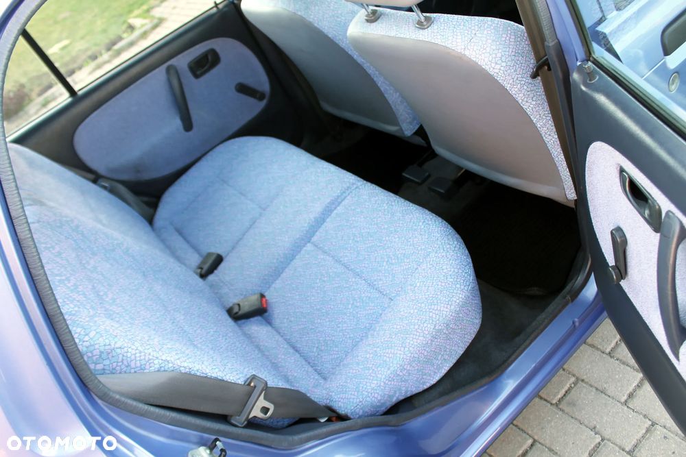 Daihatsu Cuore GL - 12