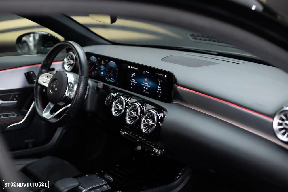 Mercedes-Benz A 250 e 8G-DCT AMG Line Advanced - 24
