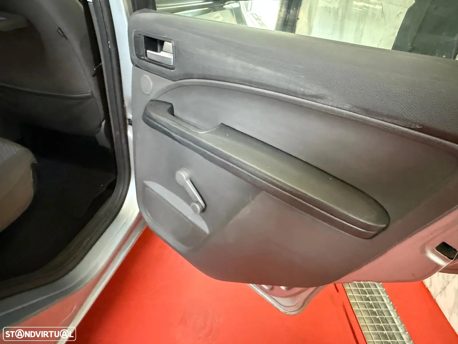 Ford Focus C-Max 1.6 TDCi Ambiente - 20