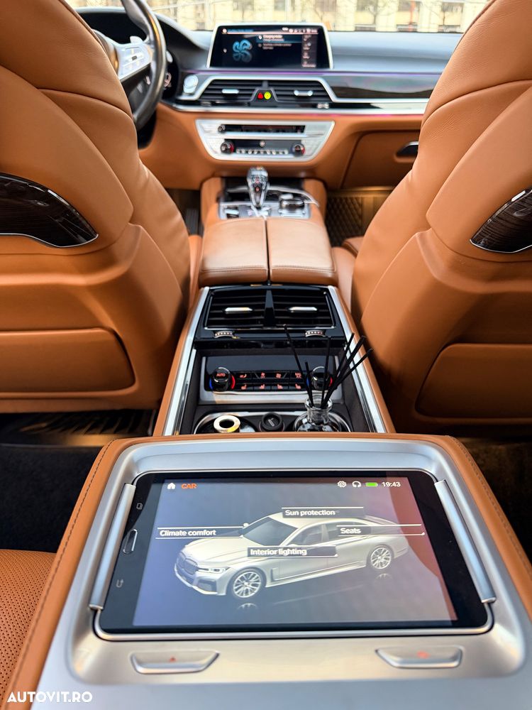 BMW Seria 7 745Le xDrive AT PHEV - 32
