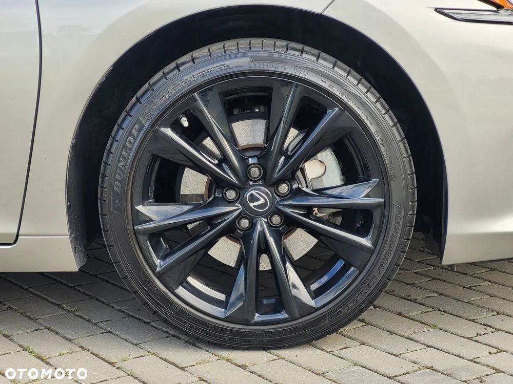 Lexus ES 300h F Sport Design - 9