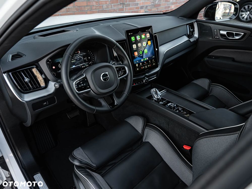 Volvo XC 60 B5 B AWD Plus Dark - 21