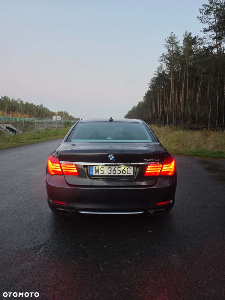 BMW Seria 7 740i L - 2