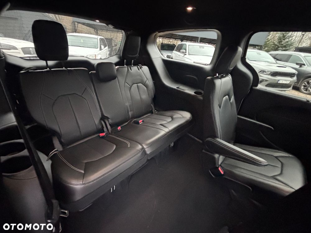 Chrysler Pacifica - 24