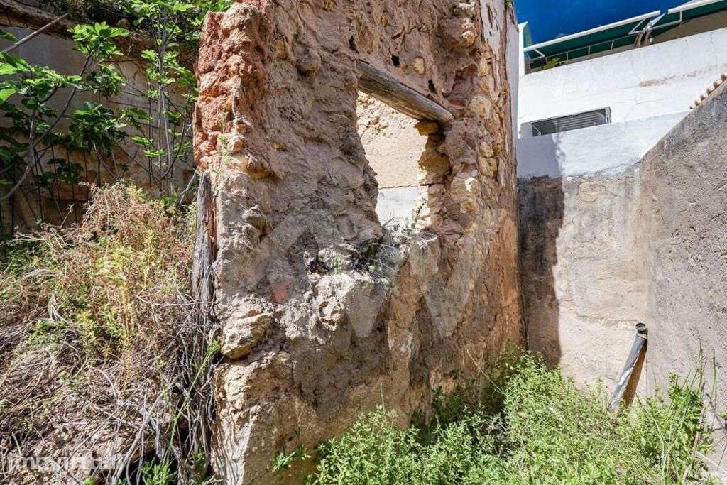 APARTAMENTO EM RUINA NA PRAIA DE CARVOEIRO - LAGOA- ALGARVE O INVESTIM - Grande imagem: 2/25