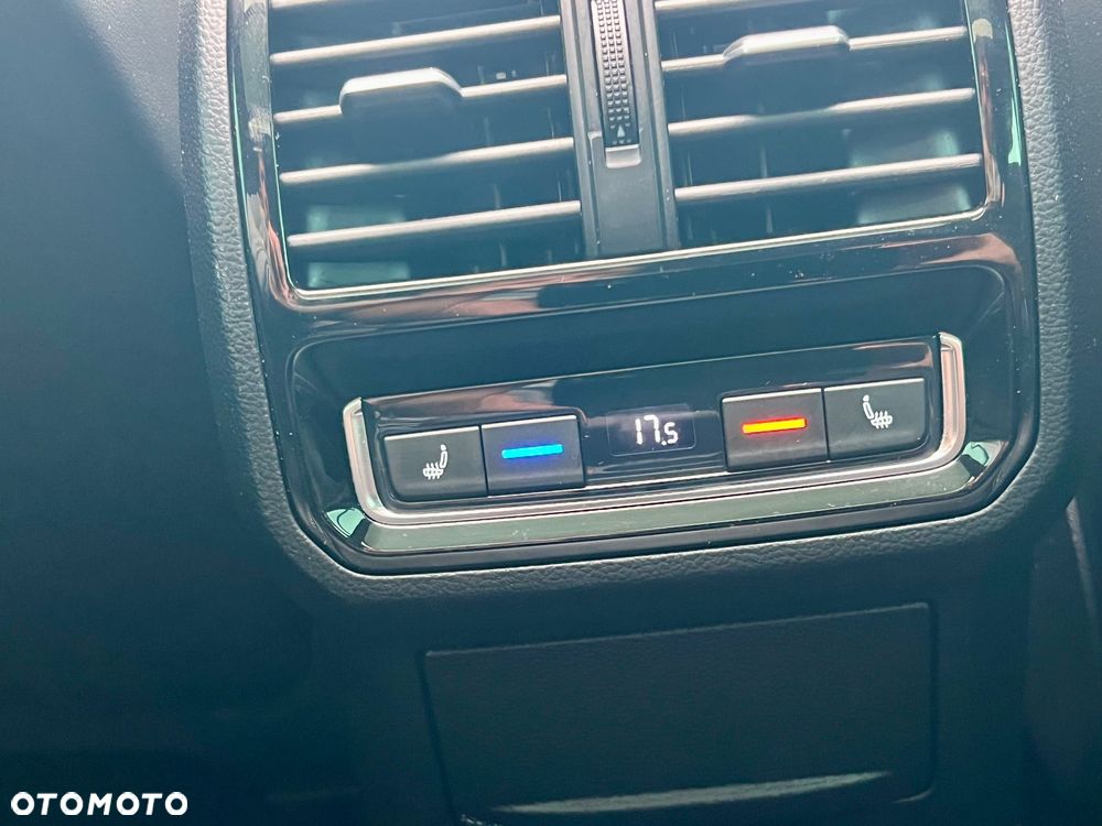 Volkswagen Passat 2.0 TDI SCR R-Line Plus DSG - 28