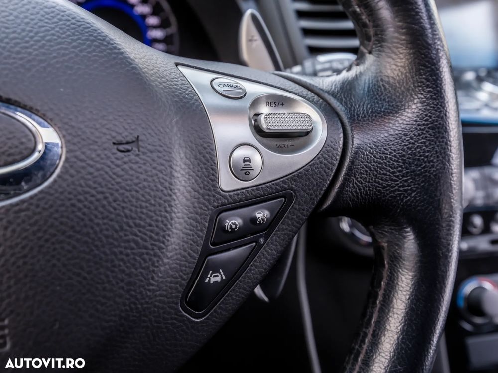 Infiniti QX70 5.0 AWD Aut. S Premium - 27