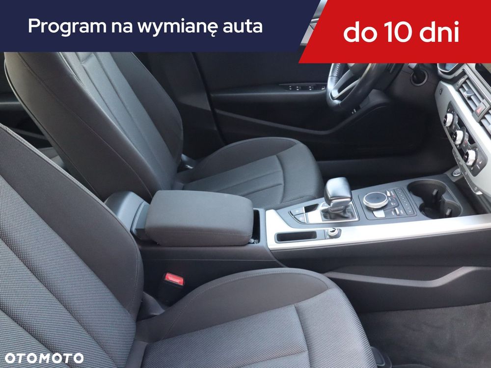 Audi A4 Limousine - 11