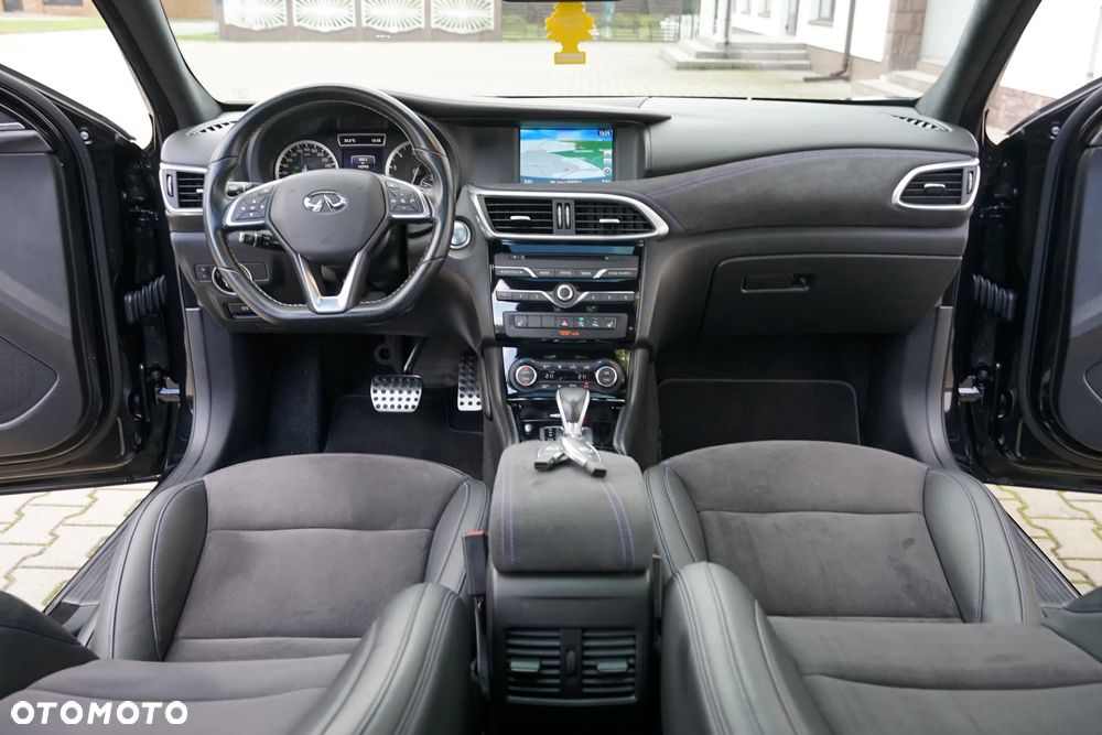 Infiniti Q30 2.0t DCT AWD Sport - 23