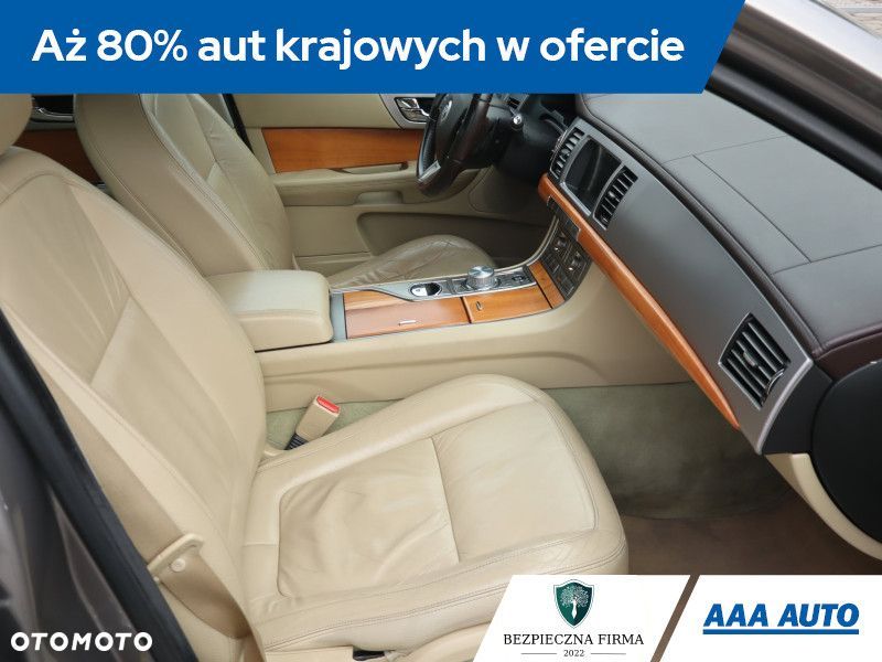 Jaguar XF - 11