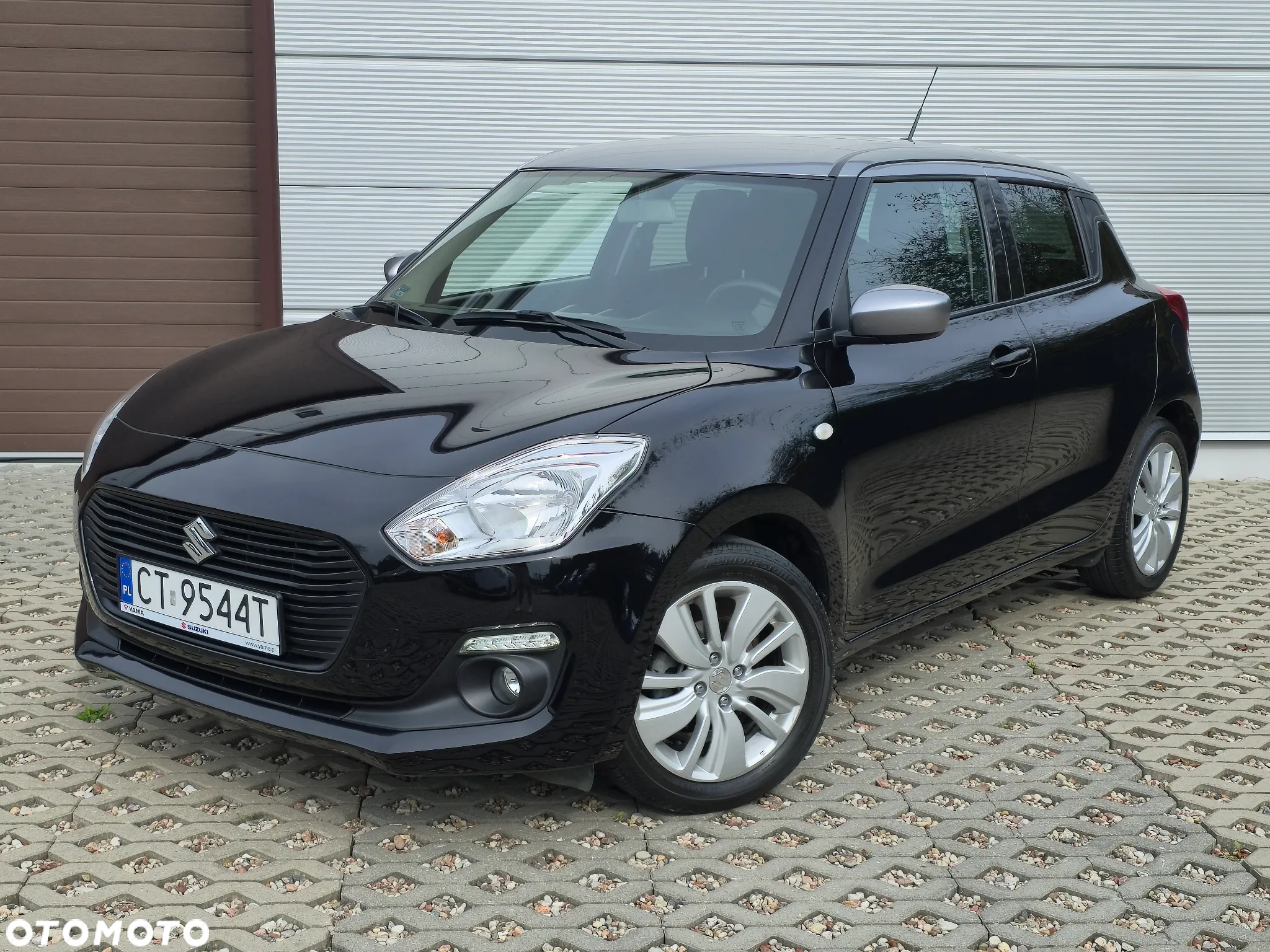 Suzuki Swift 1.2 Premium Plus - 3