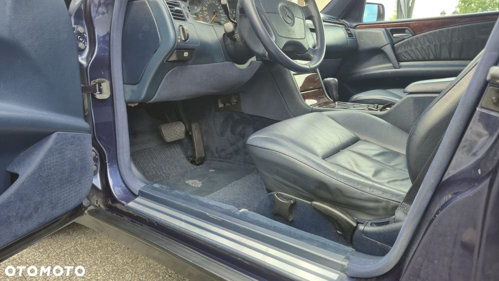 Mercedes-Benz Klasa E 320 Elegance - 22