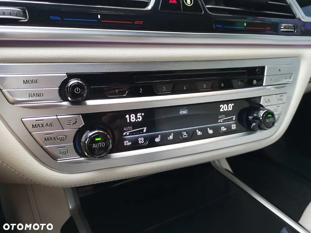 BMW Seria 7 750i xDrive sport - 29