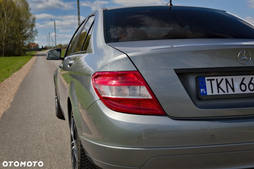 Mercedes-Benz Klasa C 180 CGI Automatik BlueEFFICIENCY - 17