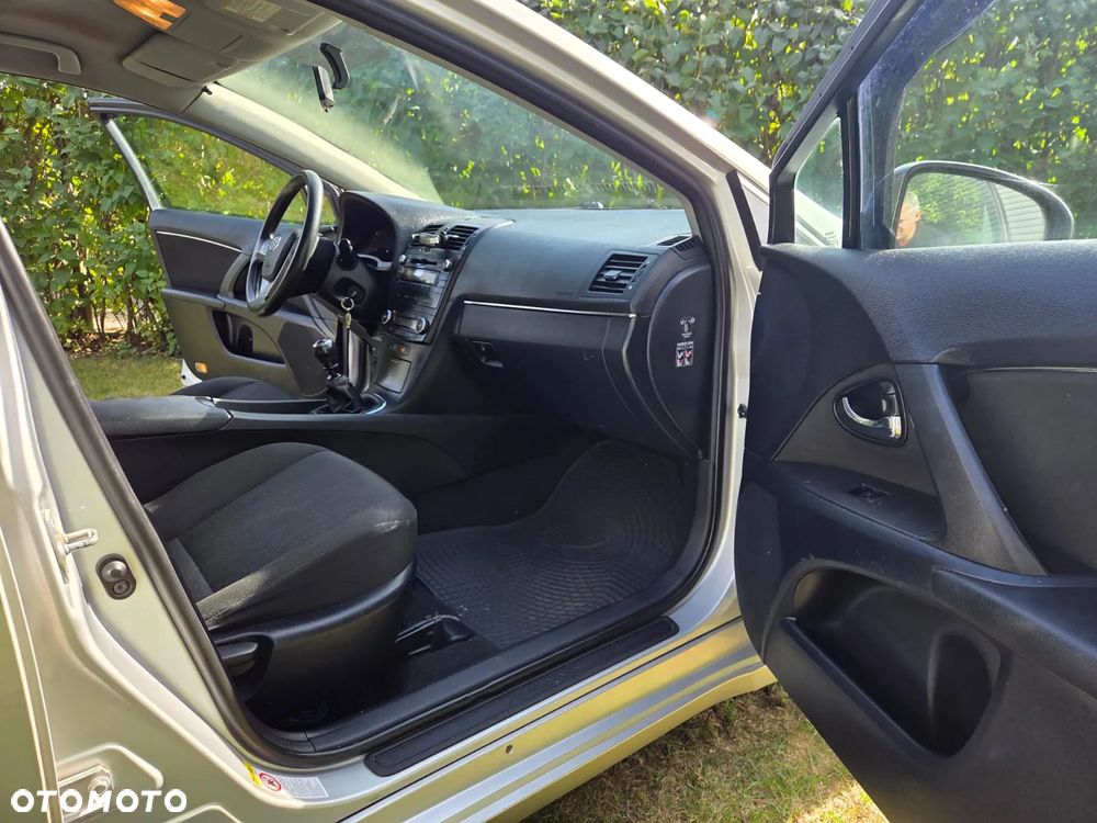 Toyota Avensis - 14