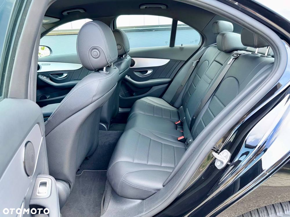Mercedes-Benz Klasa C 200 9G-TRONIC AMG Line - 19