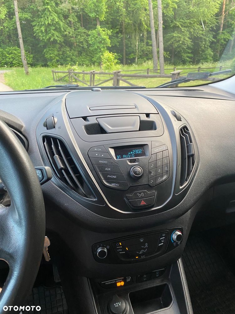 Ford Transit Courier - 13