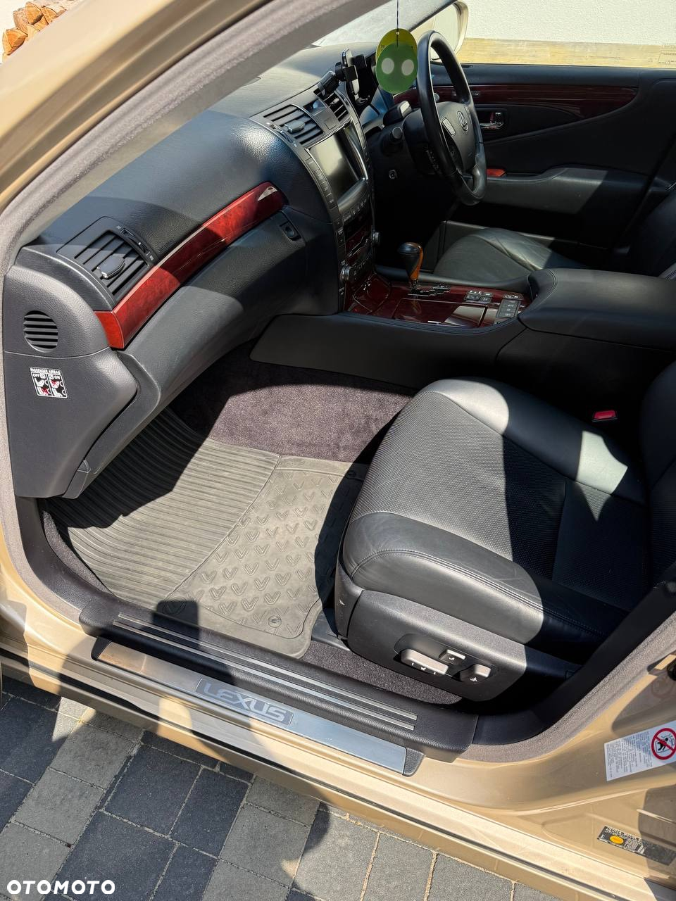 Lexus LS - 15