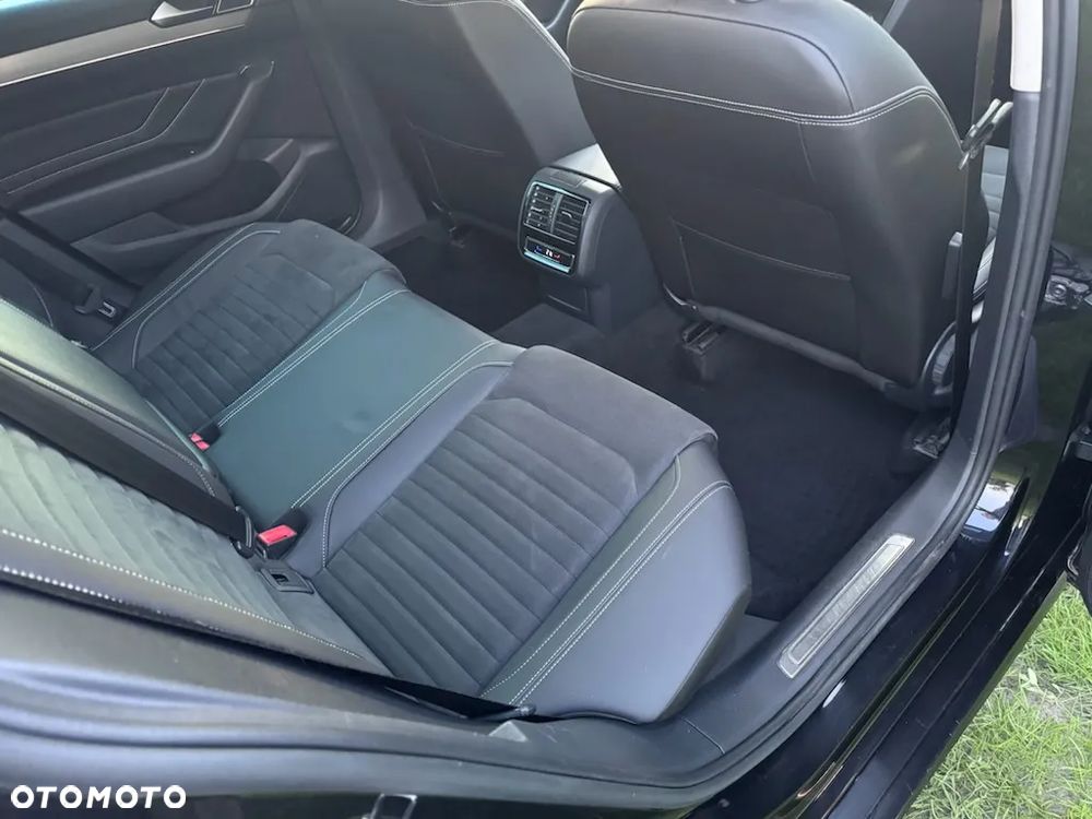 Volkswagen Passat 2.0 TDI SCR DSG 4Motion Elegance - 9