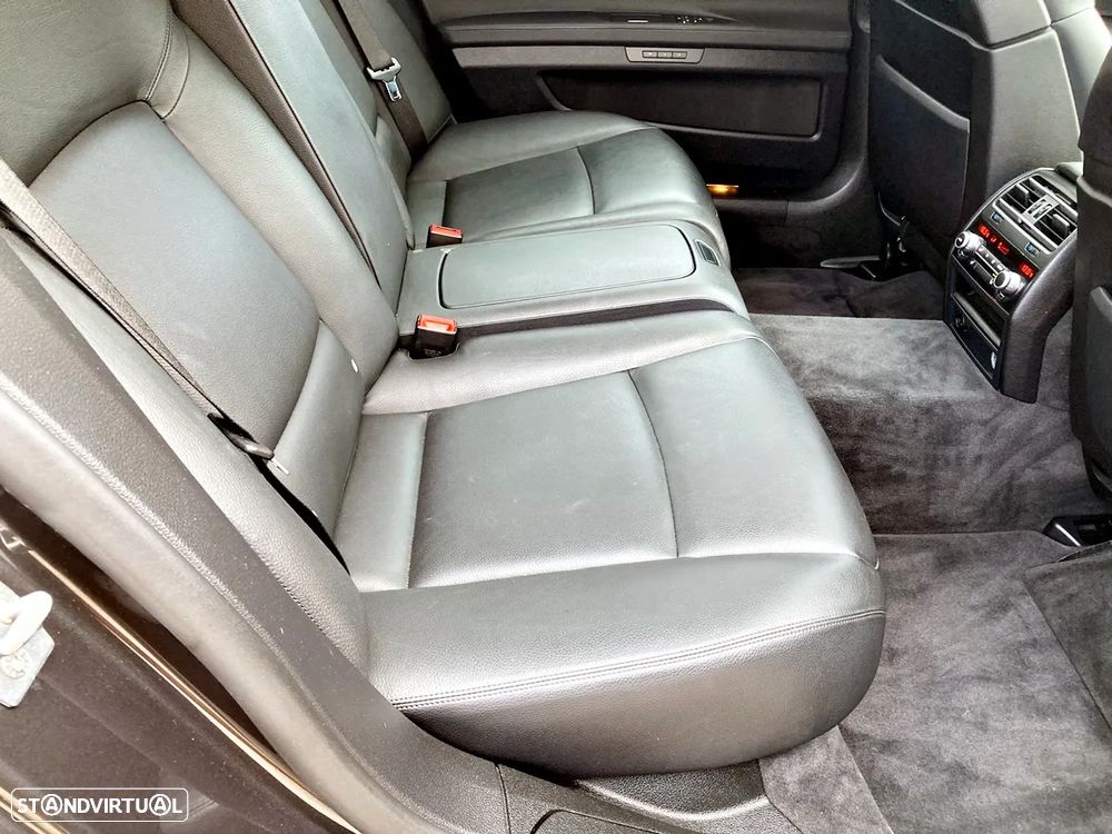 BMW 750 Li xDrive - 32