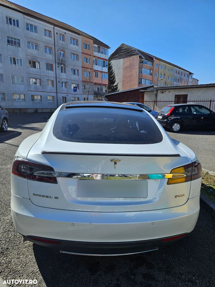 Tesla Model S - 14