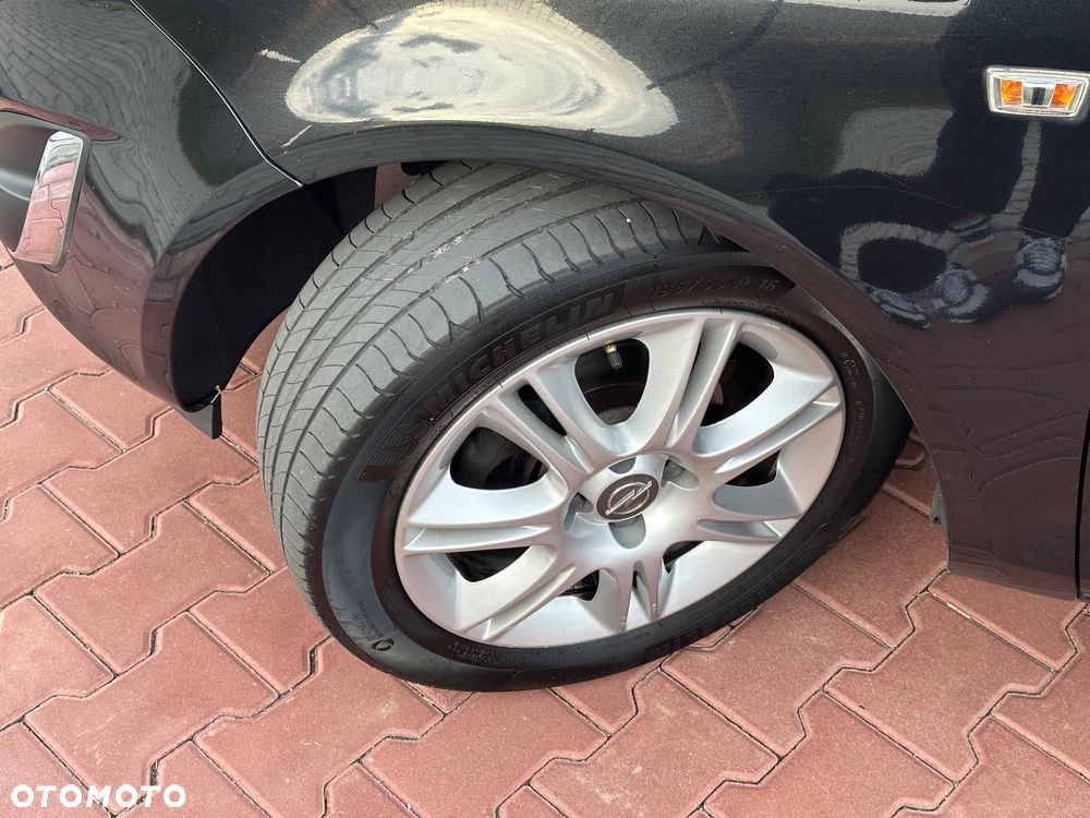 Opel Corsa 1.4 16V Cosmo - 37