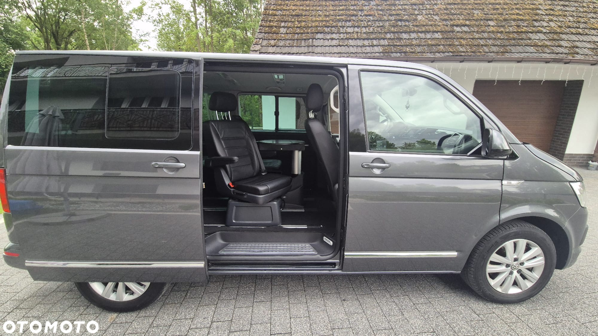 Volkswagen Multivan - 22