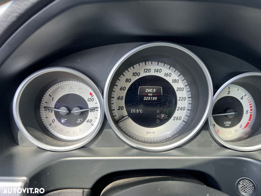 Mercedes-Benz E 220 BlueTEC 4MATIC 7G-TRONIC Avantgarde - 7