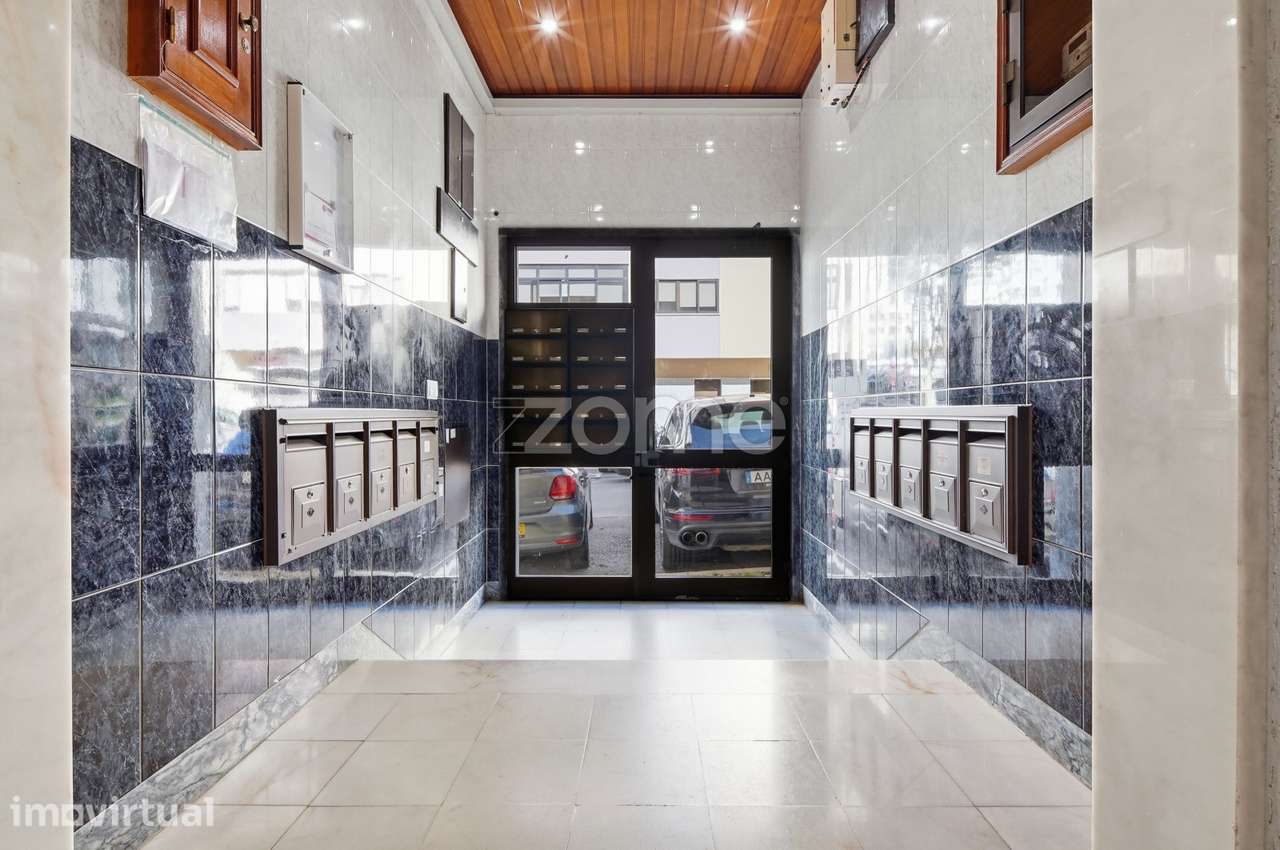 T2 remodelado com 108 m² em Carnaxide, junto à Escola Secundária - Grande imagem: 4/29