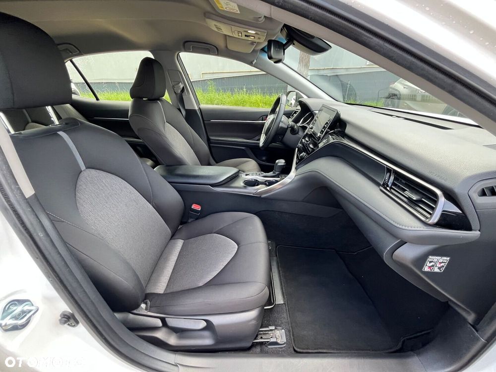Toyota Camry 2.5 Hybrid Comfort CVT - 26