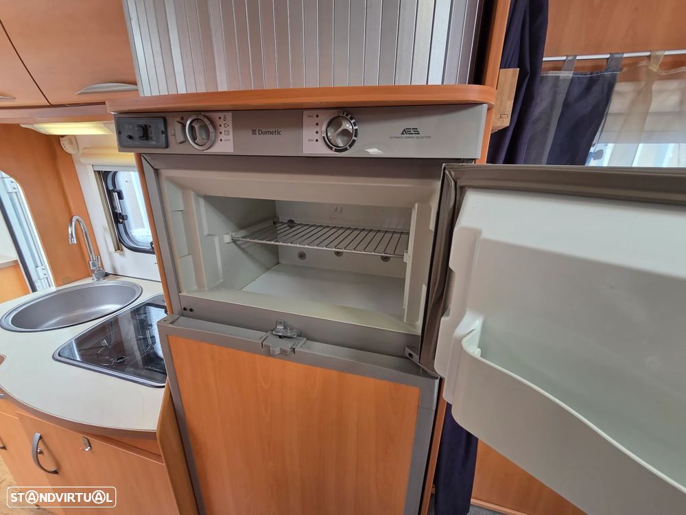 Pilote Aventura 730G Cama Central Frigo Grande - 15