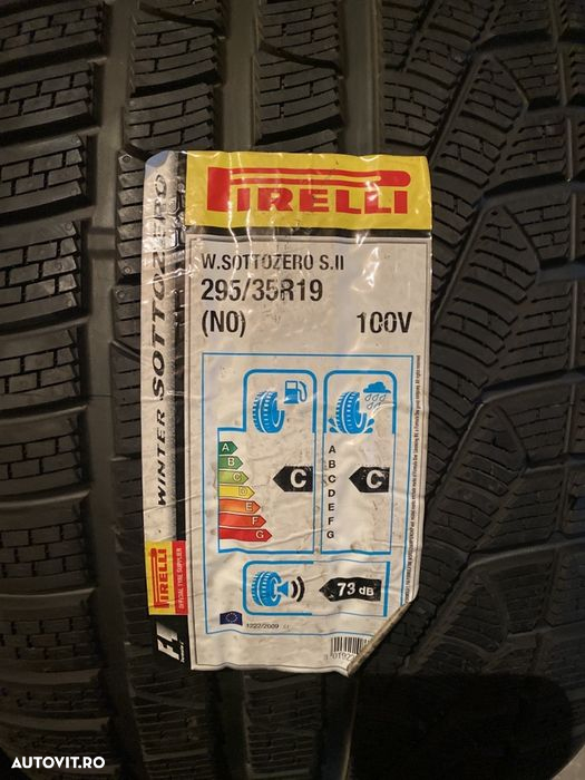 Vand 2 anvelope 295/35/19 pirelli de iarnă noi - 2
