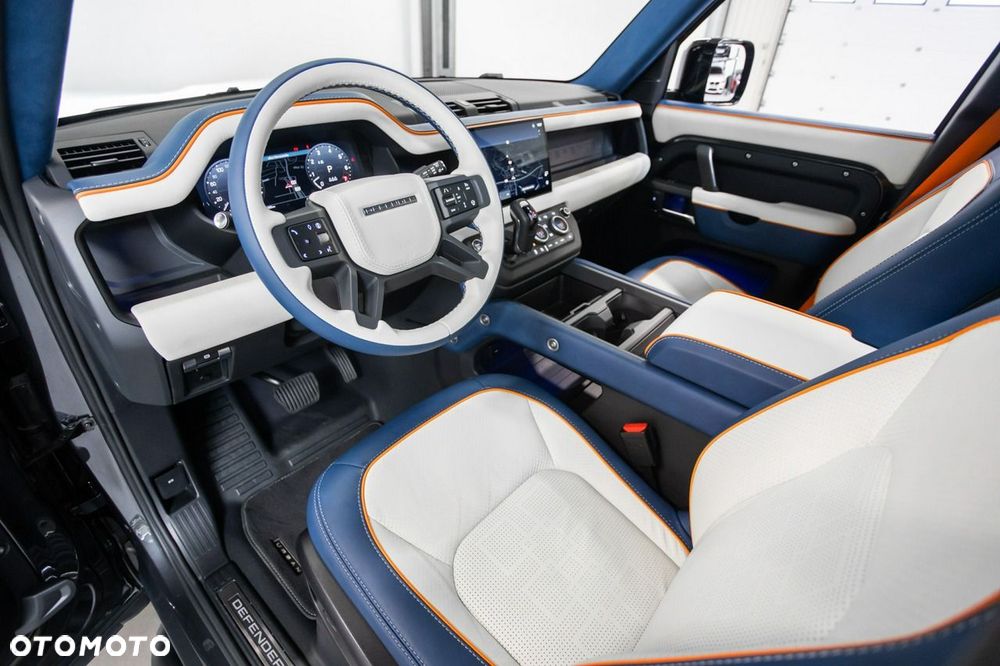 Land Rover Defender - 26