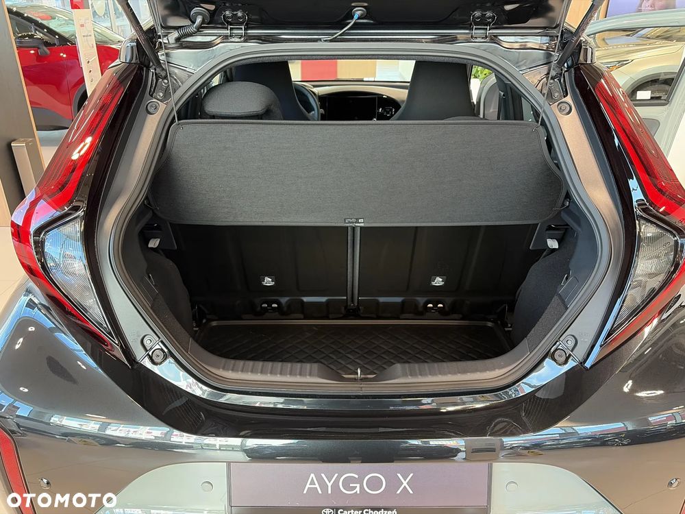 Toyota Aygo X Hybrid 1.5 Style e-CVT - 13