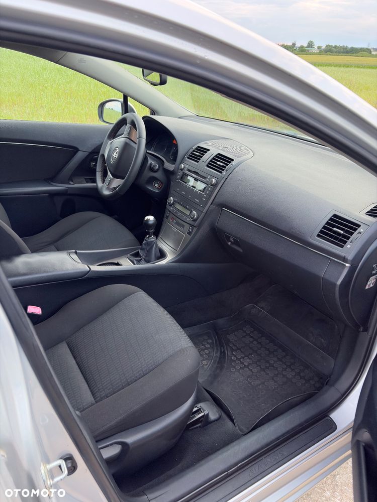 Toyota Avensis - 18