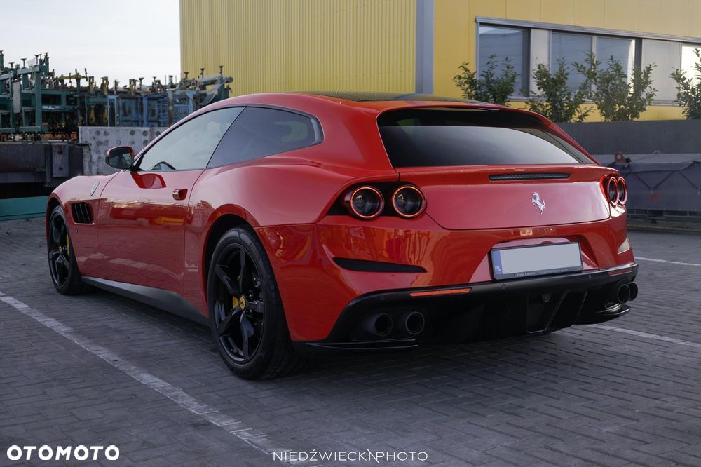 Ferrari GTC4Lusso - 26